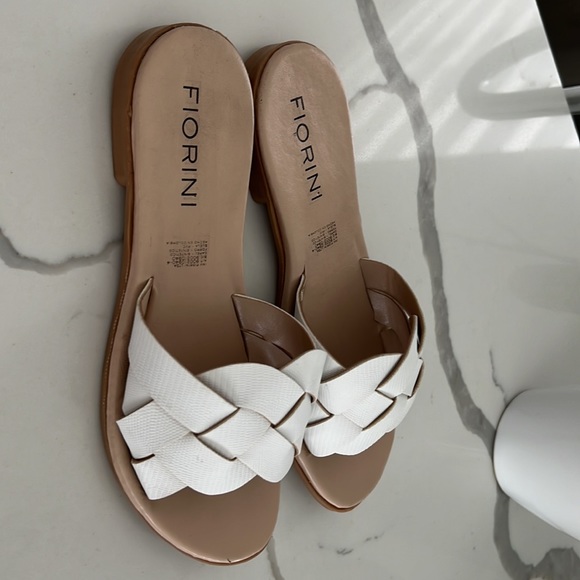 White woven sandals used with love - Picture 3 of 4